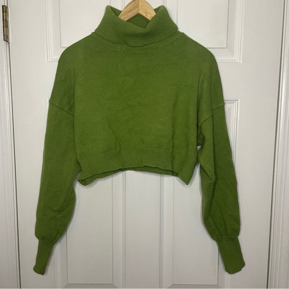 Forever 21 Green Turtleneck Cropped Sweater